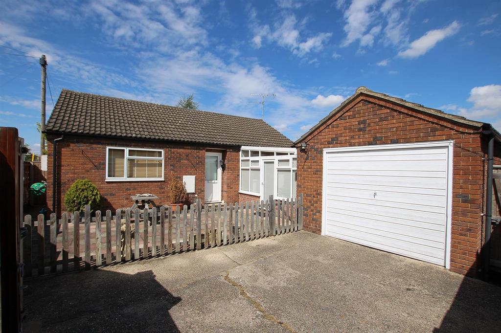 Hythe Lane, Burwell Cambridge CB25 2 bed detached bungalow for sale £