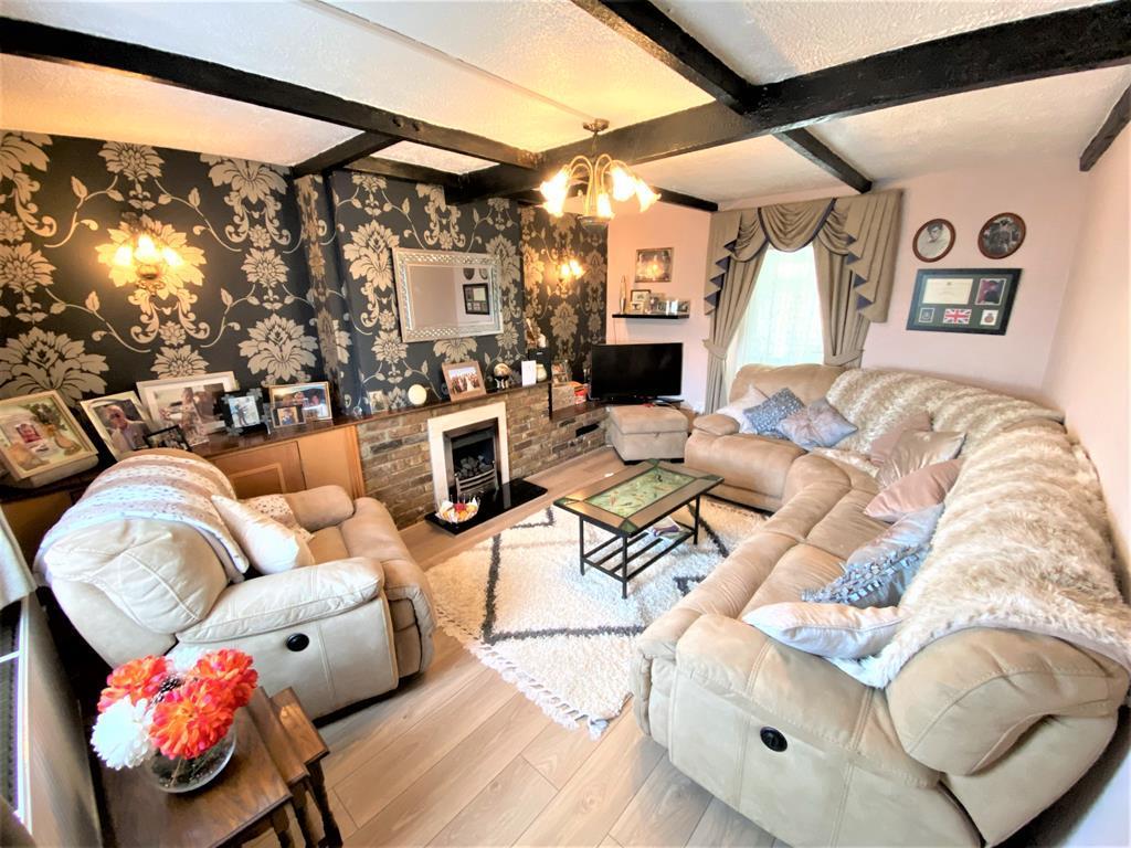 Townfield Square, Hayes, Middlesex, UB3 3 bed semidetached house £
