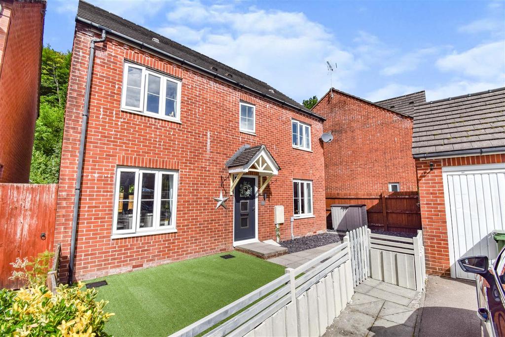 Bluebell View, Llanbradach, Caerphilly 4 bed detached house £310,000