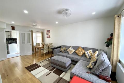 20 Nelson Close, Uxbridge, UB10 0PX
