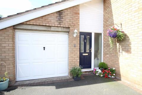 4 Brookdale Avenue, Flint, CH6 5RB
