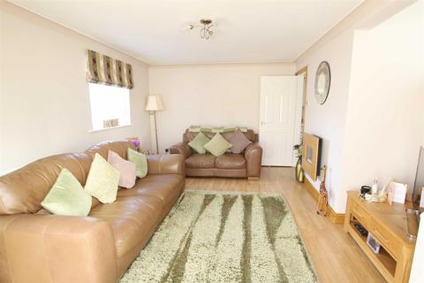 4 Brookdale Avenue, Flint, CH6 5RB