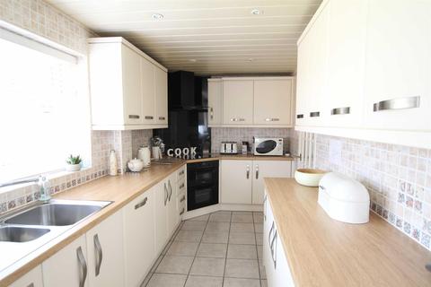 4 Brookdale Avenue, Flint, CH6 5RB