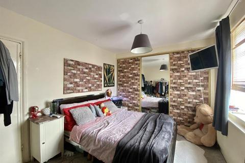 25 Minet Drive, Hayes, UB3 3JN