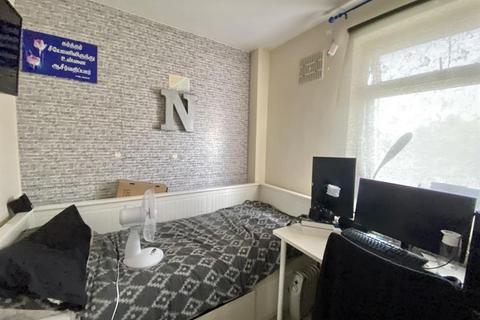 25 Minet Drive, Hayes, UB3 3JN