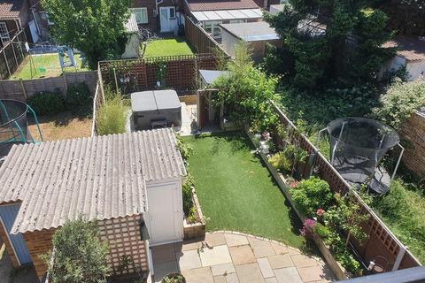 12 Cripps Green, Hayes, UB4 9HB