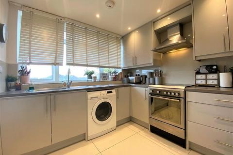 59 Black Rod Close, Hayes, UB3 4QL