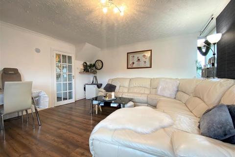 59 Black Rod Close, Hayes, UB3 4QL