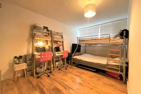 59 Black Rod Close, Hayes, UB3 4QL