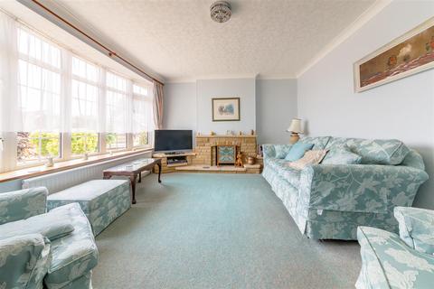 8 Glen Drive, Oakham, LE15 6SB