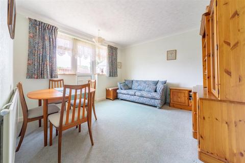 8 Glen Drive, Oakham, LE15 6SB