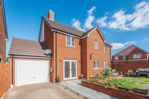 18 Jupiter Close, Blunsdon, Swindon, SN26 8AH
