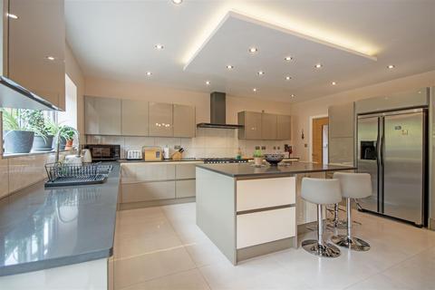 42 Jervis Crescent, Sutton Coldfield, B74 4PW