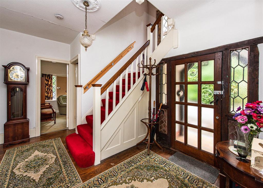 45 Perton Road-hall.jpg