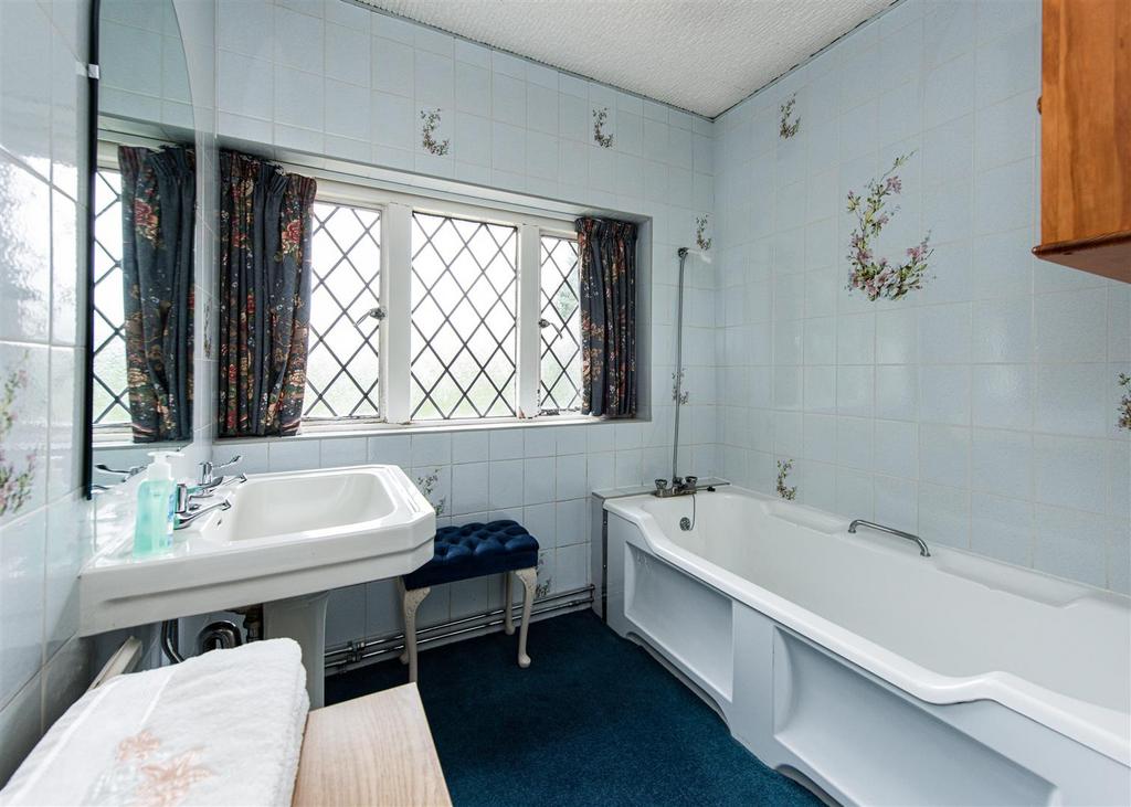 45 Perton Road-bathroom.jpg