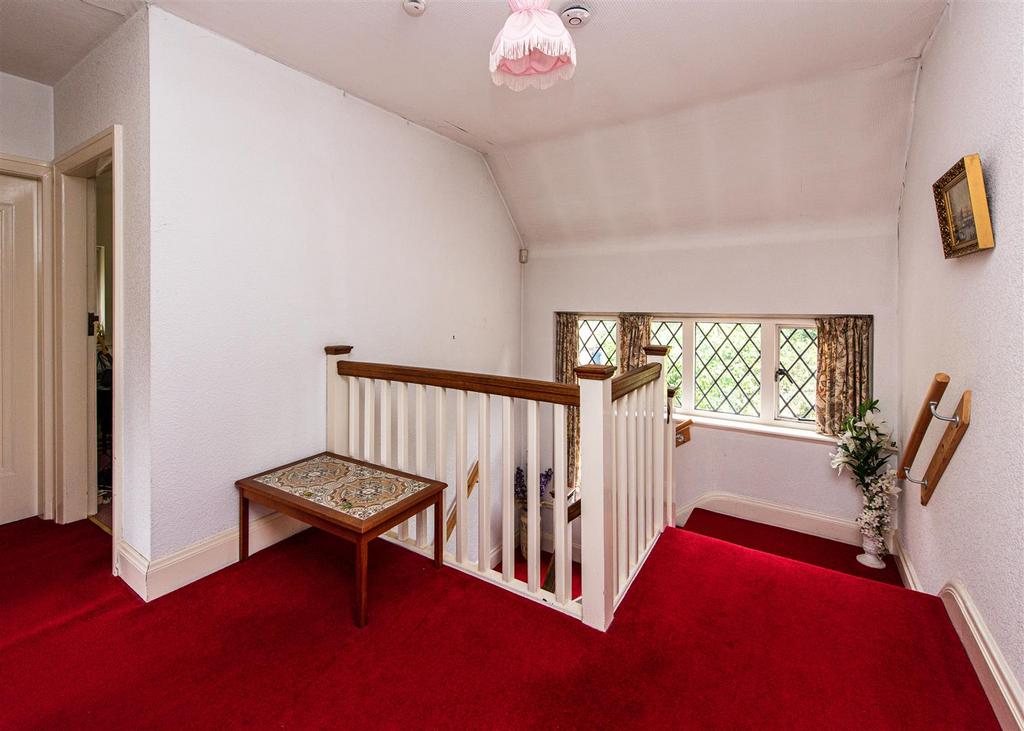 45 Perton Road-landing.jpg
