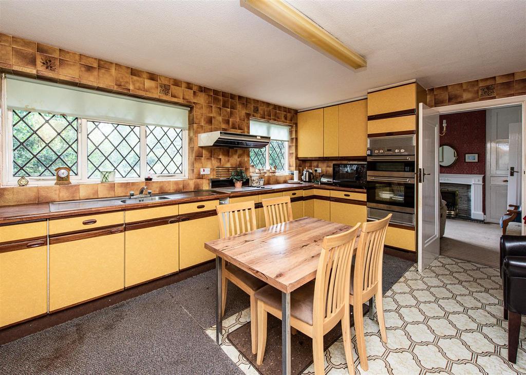 45 Perton Road-kitchen.jpg