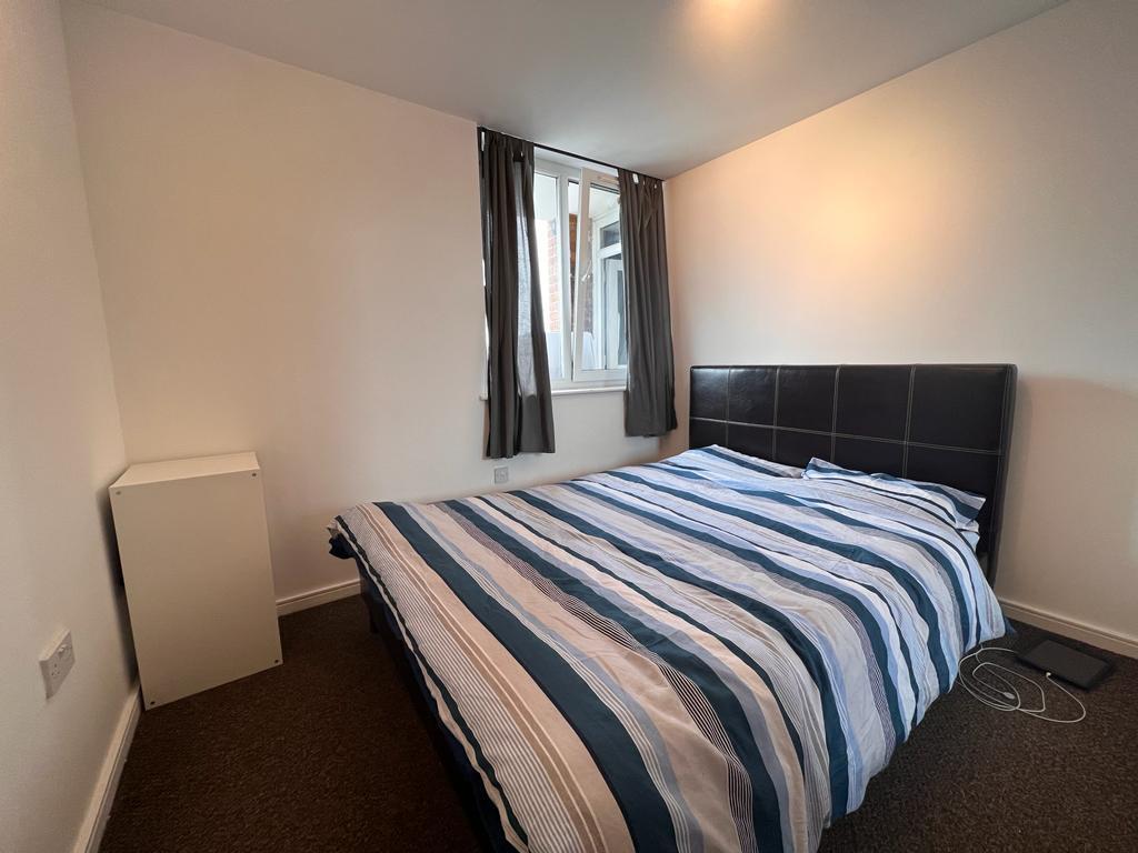 Bed 1.jpg