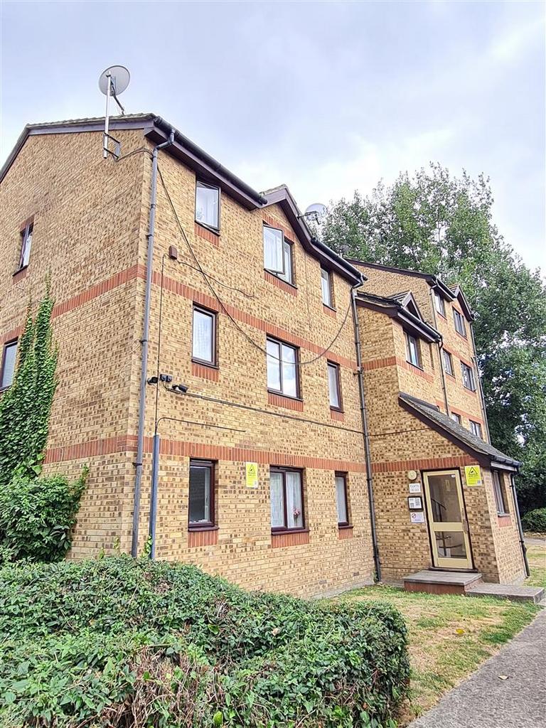 Porter Close, West Thurrock 1 bed flat £850 pcm (£196 pw)