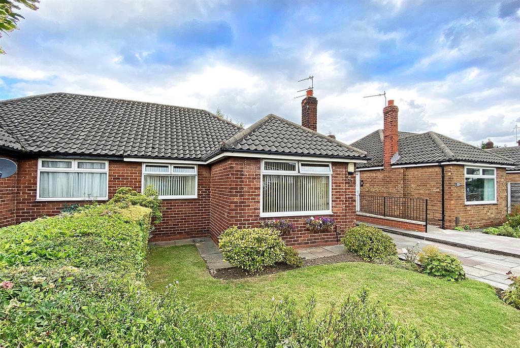 Shaftesbury Avenue, Timperley... 2 bed semidetached bungalow £350,000