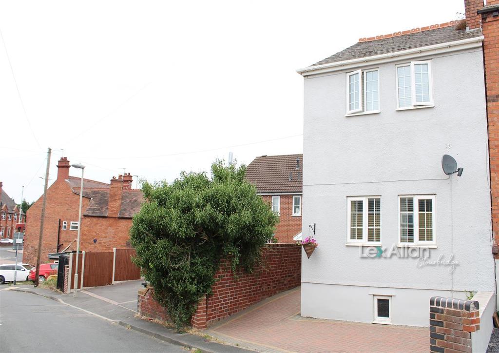 Bank Road, Gornal Wood, 3 bed end of terrace house for sale £235,000