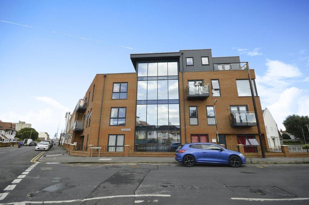Clarence Road, Herne Bay 2 bed apartment £280,000