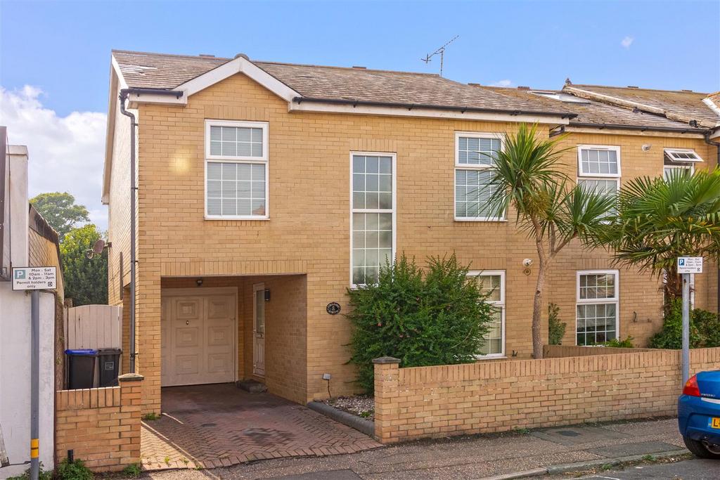 Selden Lane, Worthing 3 bed semidetached house £1,600 pcm (£369 pw)