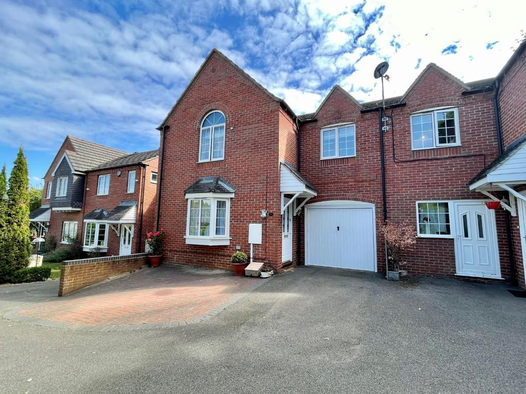 Springwell Close, Grange Park, Northampton, NN4 3 bed terraced house