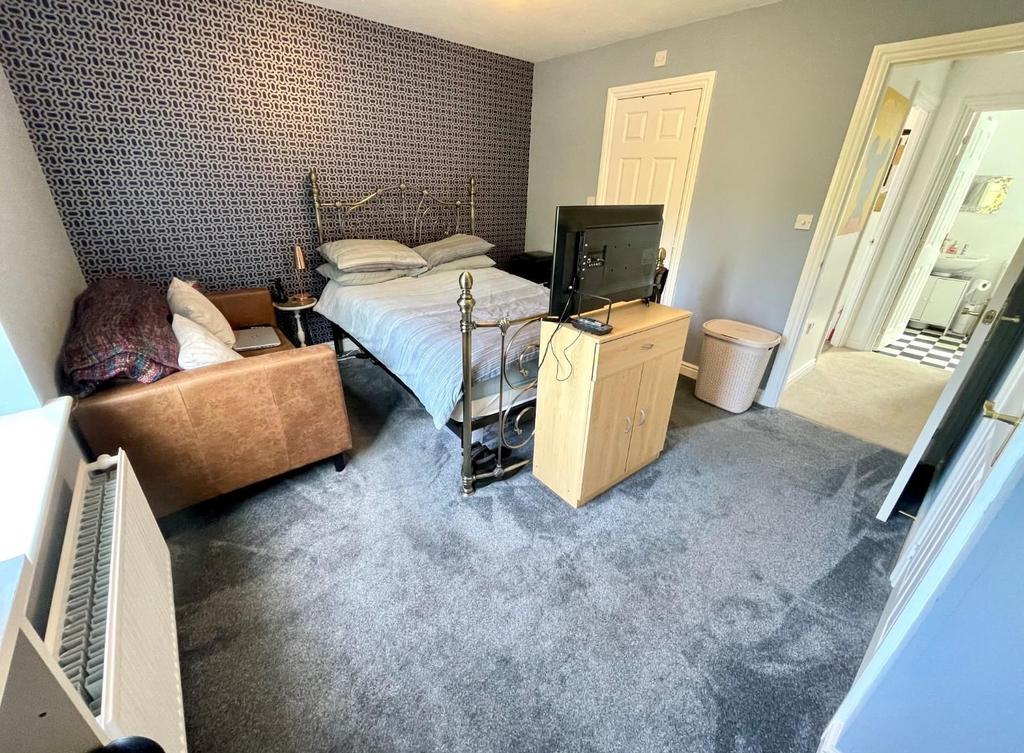 Bed 1.jpg