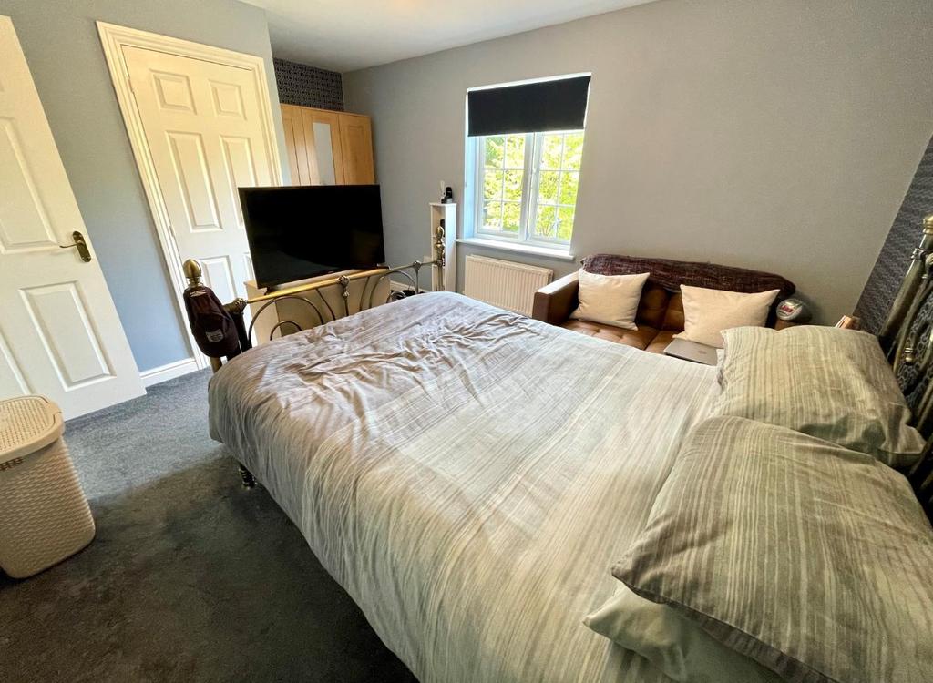 Bedroom 1.jpg
