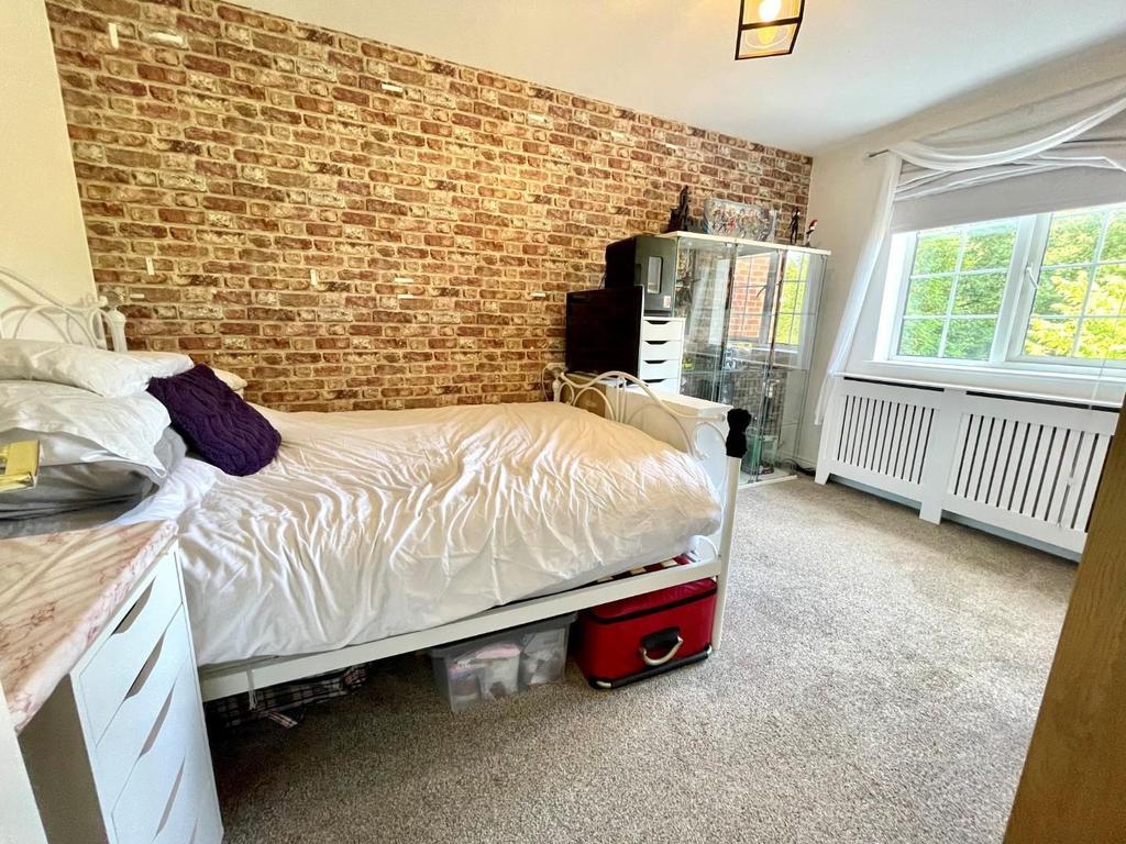 Bed 2.jpg