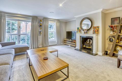 30 Chapel Square, Virginia Water, GU25 4SZ