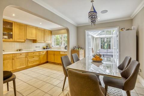 30 Chapel Square, Virginia Water, GU25 4SZ