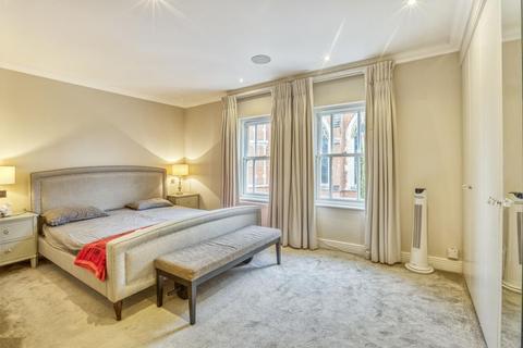 30 Chapel Square, Virginia Water, GU25 4SZ