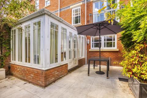 30 Chapel Square, Virginia Water, GU25 4SZ