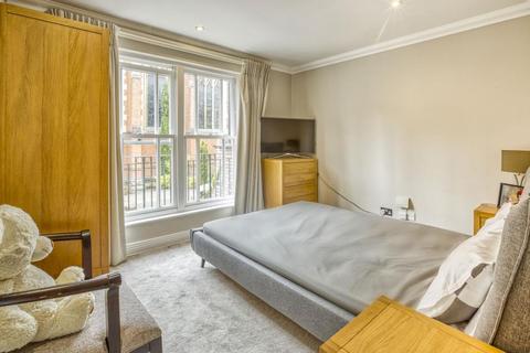30 Chapel Square, Virginia Water, GU25 4SZ