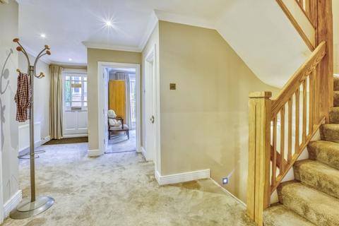 30 Chapel Square, Virginia Water, GU25 4SZ