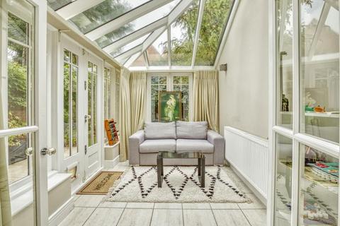 30 Chapel Square, Virginia Water, GU25 4SZ