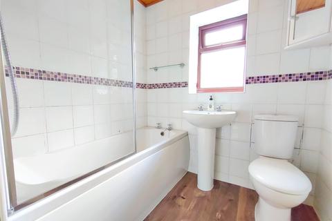46 Sholver Lane, Oldham, OL1 4NT