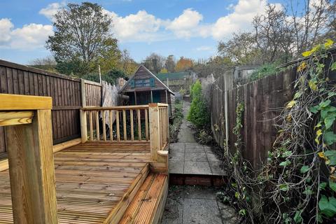 35 Clarendon Place, Dover, CT17 9QB