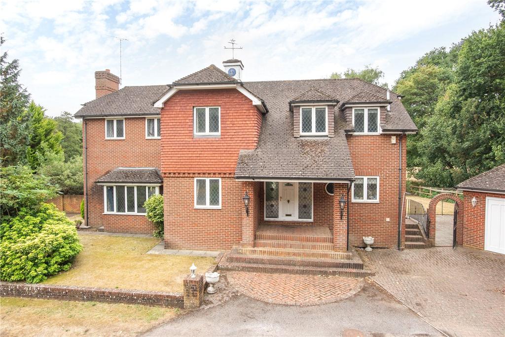 Byfleet Road, Cobham, Surrey, KT11 5 bed detached house £3,800 pcm (£