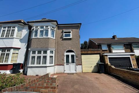 4 bedroom end of terrace house to rent, Crownfield Avenue, Newbury Park, IG2