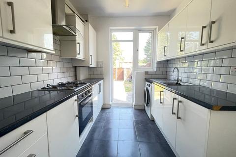 4 bedroom end of terrace house to rent, Crownfield Avenue, Newbury Park, IG2