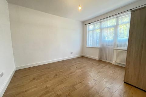 4 bedroom end of terrace house to rent, Crownfield Avenue, Newbury Park, IG2