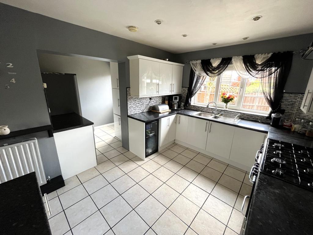 Snydale Avenue, Normanton 5 bed detached house £385,000