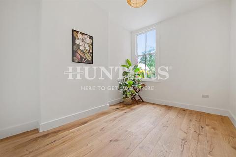 9 Keyes Road, London, NW2 3XB