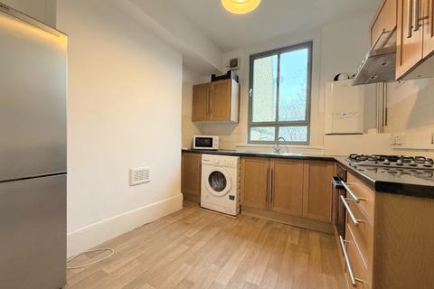 2 bedroom flat to rent, Roman Road, Bow, E3