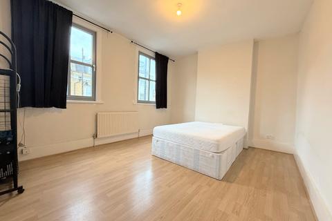 2 bedroom flat to rent, Roman Road, Bow, E3