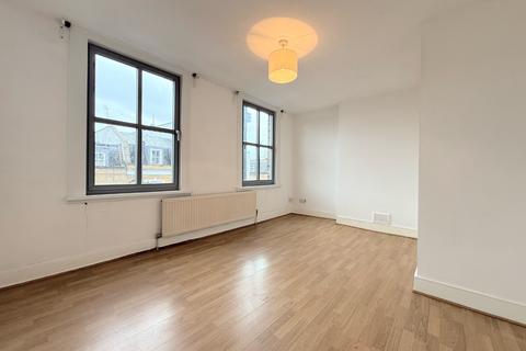 2 bedroom flat to rent, Roman Road, Bow, E3