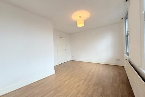 2 bedroom flat to rent, Roman Road, Bow, E3